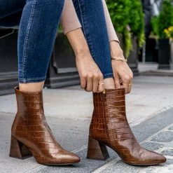 Heartbreaker | Saddle -Fashion Shoes Promotion Store 1024x1024 Womens Heartbreaker Saddle 070623 1 0a4be5ab a346 44bf 8286 cc2ab733af0a